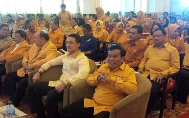 Gubernur Jambi Zumi Zola menghadiri pelantikan pengurus DPD dan DPC Hanura se Provinsi Jambi di Novita Hotel Sabtu (7/6)