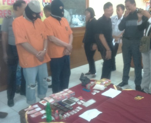 Dua gembong narkoba di Merangin yang diringkus polisi.