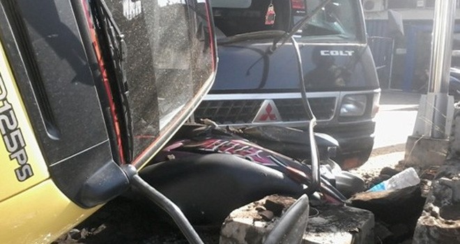 Mobil yang terlibat dalam kecelakaan beruntun di Mendalo.