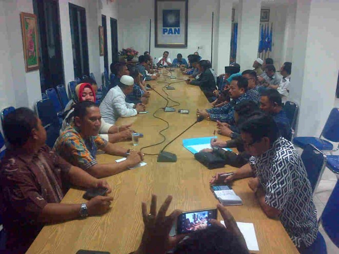 Saat pertemuan pengurus DPW PAN Provinsi Jambi dengan 22 kandidat Pilkada jilid II di Kabupaten Sarolangun dan Tebo, Jumat (13/5).