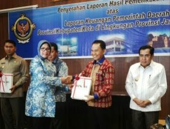 Bupati Kerinci Adi Rozal dan Kepala BPK Perwakilan Jambi