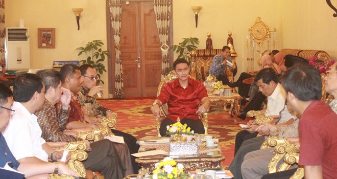 (Gapkindo) dan Asosiasi Petani Karet di Rumah Dinasnya,Gubernur Jambi, Zumi Zola