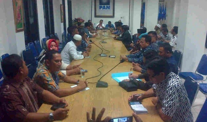 Kandidat cabup dan cawabup PAN bertemu di DPW PAN Jambi beberapa waktu lalu