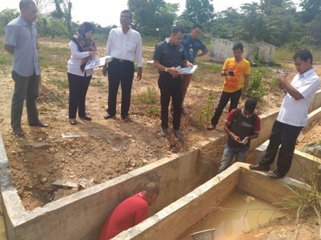 Penyidik Kejari Muarabulian melakukan cek fisik kantor BPBD Batanghari.