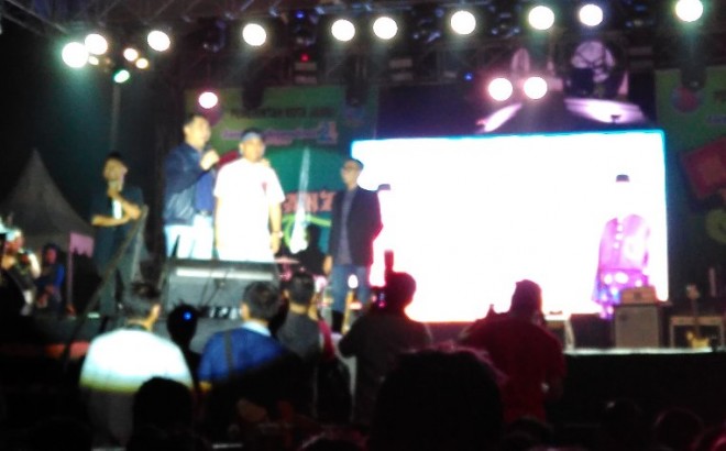 Wako Fasha ikut stand up comedy di panggung