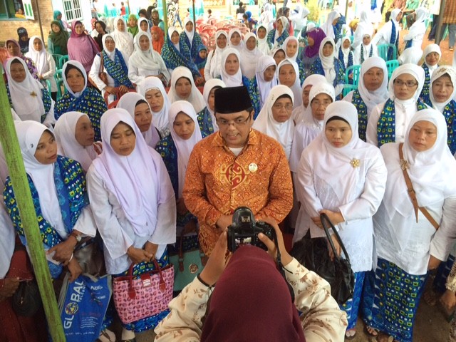 Kandidat Cabup Muarojambi. Ivan Wirata saat memenuhi undangan ibu-ibu BKMT di Kecamatan Kumpeh Ulu.
