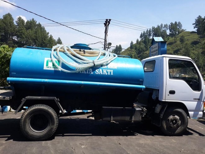Mobil tanki milik PDAM Tirta Sakti Kerinci