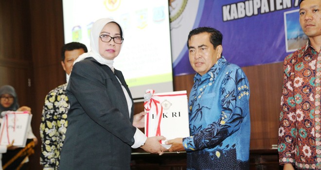 Wako AJB menerima laporan hasil pemeriksaan (LHP) laporan keuangan daerah Kota Sungai penuh Tahun 2015   
