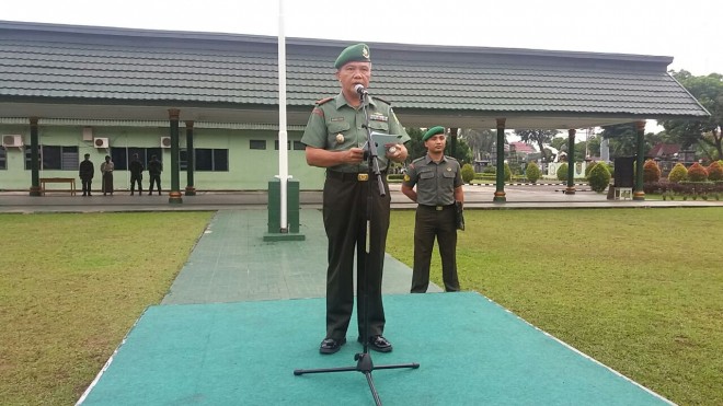 Danden Bekang, Letkol CBA Mahyudin saat membacakan amanat Panglima TNI.