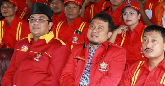 Nuzul Prakasa (Tengah)