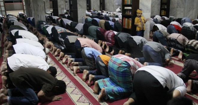 Taraweh perdana di Mesjid Nurdin Hasanah, Sipin, Jambi