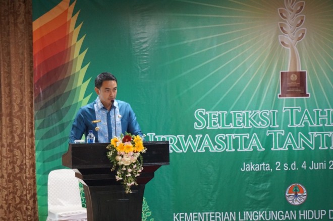 Gubernur Jambi, Zumi Zola, saat presentasi di Kantor Kementerian Lingkungan Hidup dan Kehutanan RI, Jakarta.