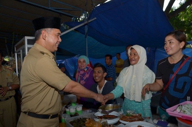 Walikota Jambi, SY Fasha saat meninjau Pasar Bedug Almuhajirin, Selasa (7/6).