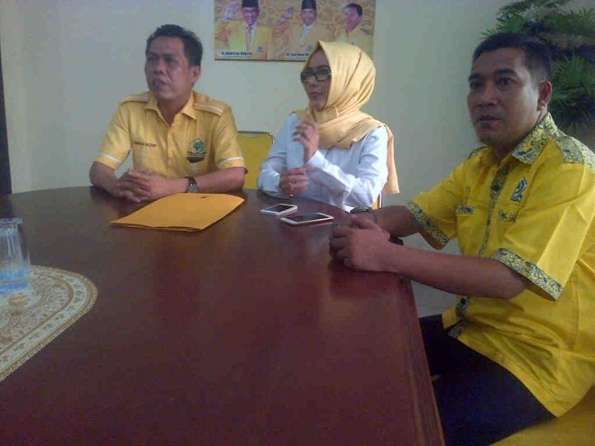 Eka Marlina (Tengah)