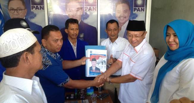 CE saat mendaftar di PAN. Diam-diam, CE ternyata juga mendaftar di Demokrat
