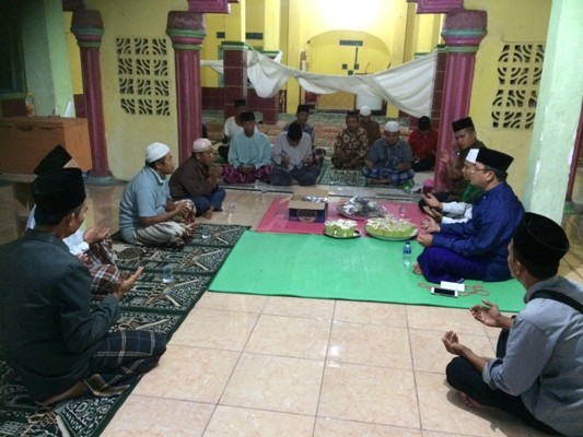 Ivan Wirata saat buka bersama dengan Tokoh Masyarakat Tanjung Pauh 35, Kecamata Mestong.