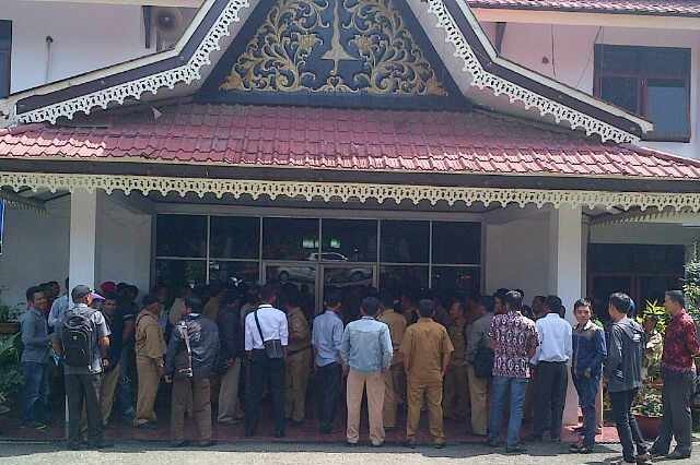 Demo Kades di Kerinci siang ini (13/6)