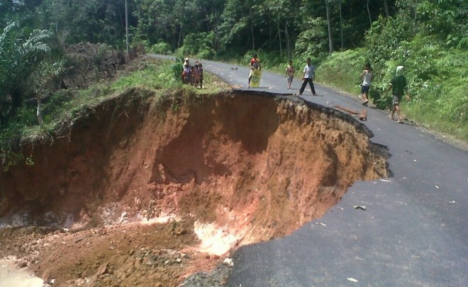 Jalan Desa Sungai Alai Tebo amblas beberapa waktu lalu