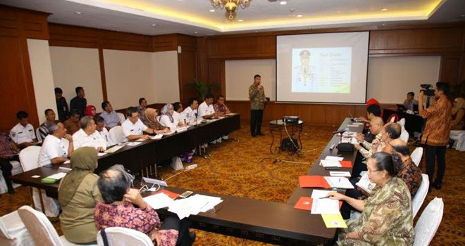 Wali Kota Jambi H. Syarif Fasha di Kementerian LHK Jakarta, Selasa (14/6).