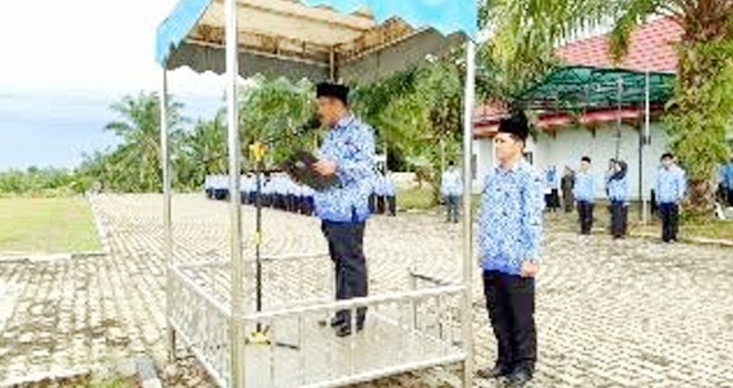 H. Mashuri memimpin upacara gabungan.