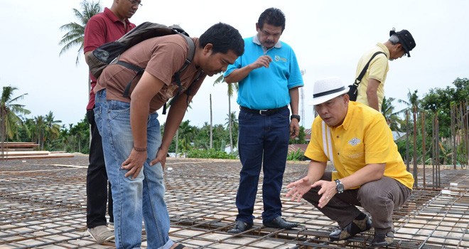 Wali Kota Jambi, Sy Fasha, saat tinjau pekerjaan fisik pasar terpadu Talang Banjar, Sabtu (18/6).