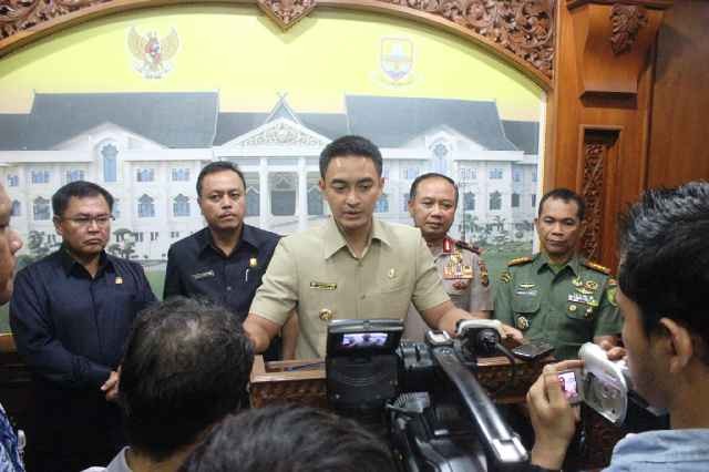 Gubernur Jambi Zumi Zola 