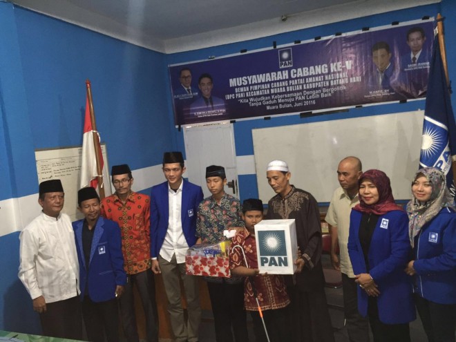 Ketua DPD PAN Batanghari Haviz photo bersama usai Muscab