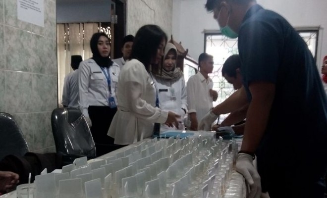 BNNK Jambi melakukan tes urine di DPRD Kota Jambi Rabu (22/6)