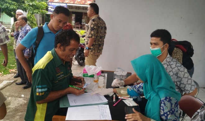 Tes urine para sopir di terminal Muara Bulian