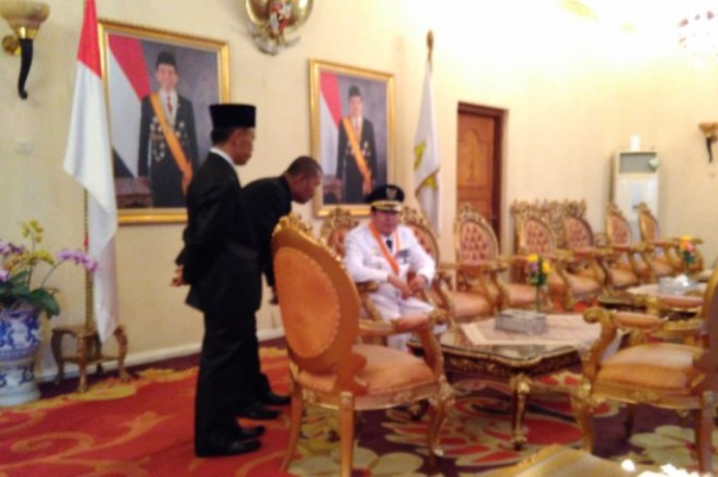 AJB saat sampai di rumah dinas gubernur Jambi