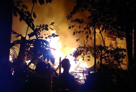 Kebakaran yang terjadi di Dusun Sungai Lilin Kecamatan Tanah Sepenggal Lintas Muara Bungo