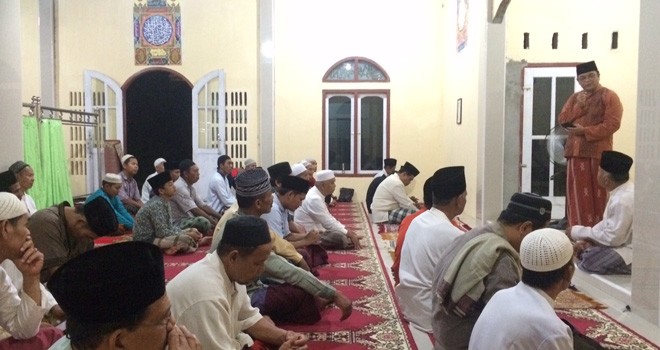 Safari Ramadan calon Bupati Muaro Jambi, Ivan Wirata (IW) di Kelurahan Pijoan, Kecamatan Jaluko.