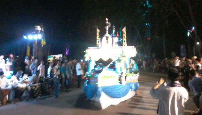 Salah satu kendaraan yang ikut pawai obar tadi malam (5/7)