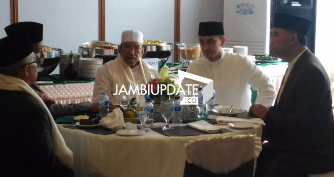 Wako Fasha bersama Gubernur Zumi Zola, Wagub Fachrori, Wakil Ketua DPRD Zoerman Manap dan Wawako Abdullah Sani