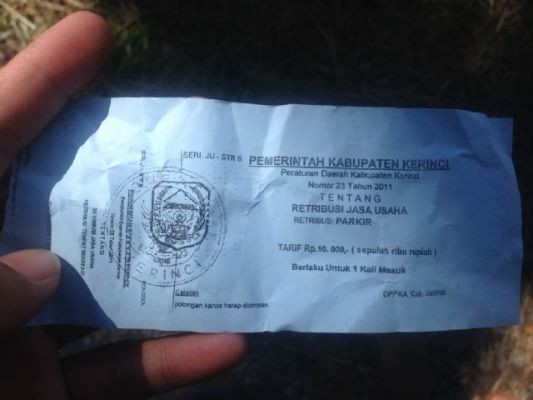 Karcis tarif parkir di Objek Wisata Aroma Peko Kayu Aro