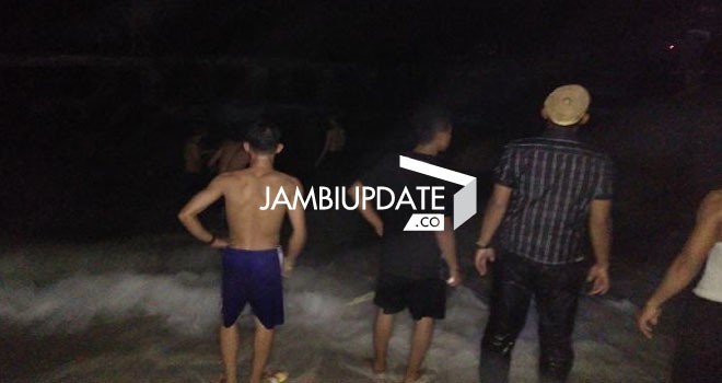 Suasana di Pulau Berhala paska ambruknya dermaga