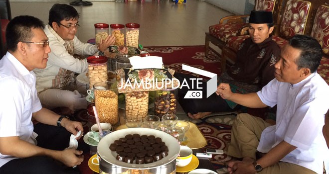 IW dan DS saat bertemu dengan Ketua DPD PDIP Edi Purwanto di dampingi Wawako Jambi Abdullah Sani