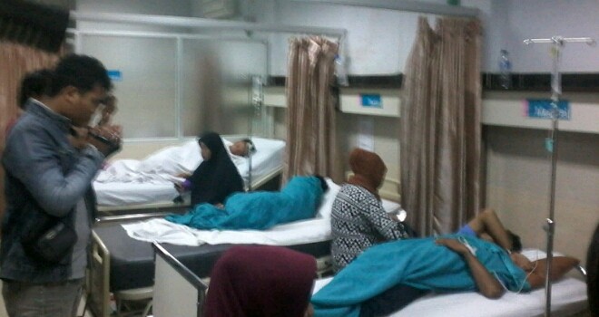 Warga yang tengah dirawat karena mengalami keracunan.