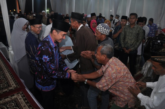 Gubernur Jambi, Zumi Zola, saat Silaturrahmi dengan Pemerintah dan Tokoh Masyarakat Kabupaten Sarolangun, Senin (11/7).