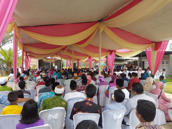 Silaturahmi dan halal bi halal IW bersama masyarakat Muaro Jambi di kediamannya, Rabu (13/7).