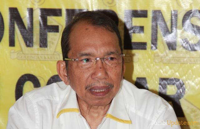 Ketua DPD I Golkar Provinsi Jambi Zoeman Manap 