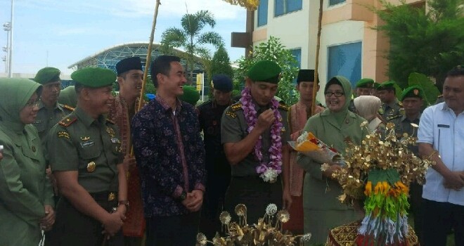 Danrem Kolonel Inf Refrizal Disambut Gubernur Jambi, Zumi Zola dan Tari Sekapur Sirih