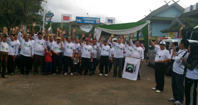 Jalan sehat alumni dan kader HMI di komplek perkantoran Pemprov Jambi.