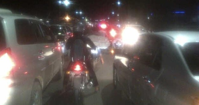 Kemacetan panjang terjadi di Kota Bangko.