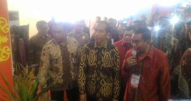 Kunjungan Presiden RI Joko Widodo, ke stand pameran Produk Unggulan Koperasi dan UKM se Indonesia.