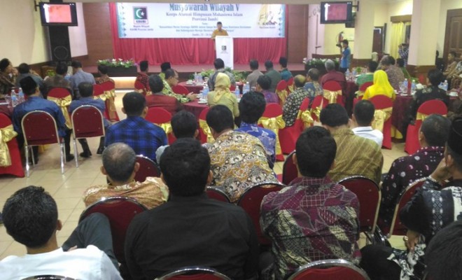 Ketua KAHMI Provinsi Jambi Cek Endra memberi kata sambutan di Muswil KAHMI Provinsi Jambi Sabtu (23/7)
