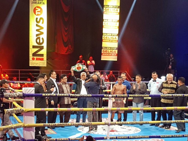 IW hadir langsung dalam acara tinju profesional di Jakarta Sabtu malam (23/7)