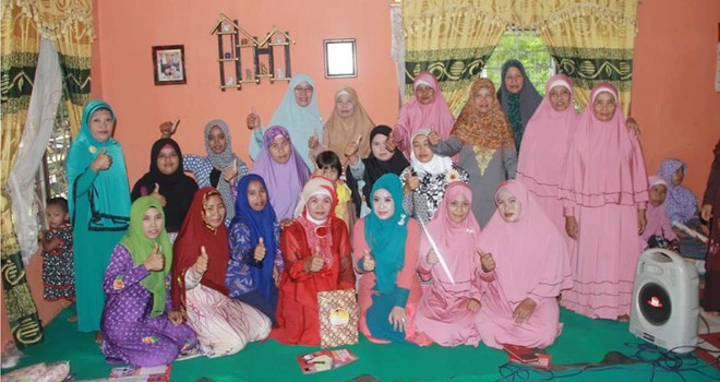 Silaurahmi Hj.Karyani Ahmad didampingi IW Muslimah di Desa Sebapo, Kecamatan Mestong, Muaro Jambi.