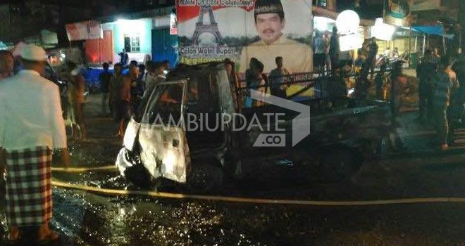 Satu Unit mobil Suzuki carry jenis pick up yang terbakar Pasar Singkut  Sarolangun.