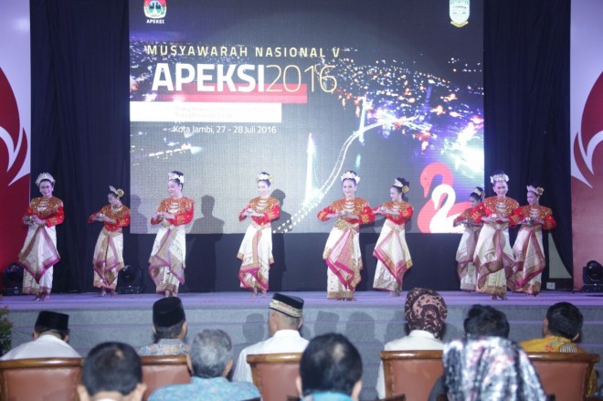Acara pembukaan Munas V Apeksi di Abadi Convention Center, Kota Jambi, Rabu (27/8). 